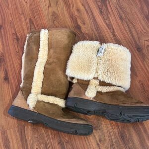 UGG's sundance boots size 7 tan  suede shearling